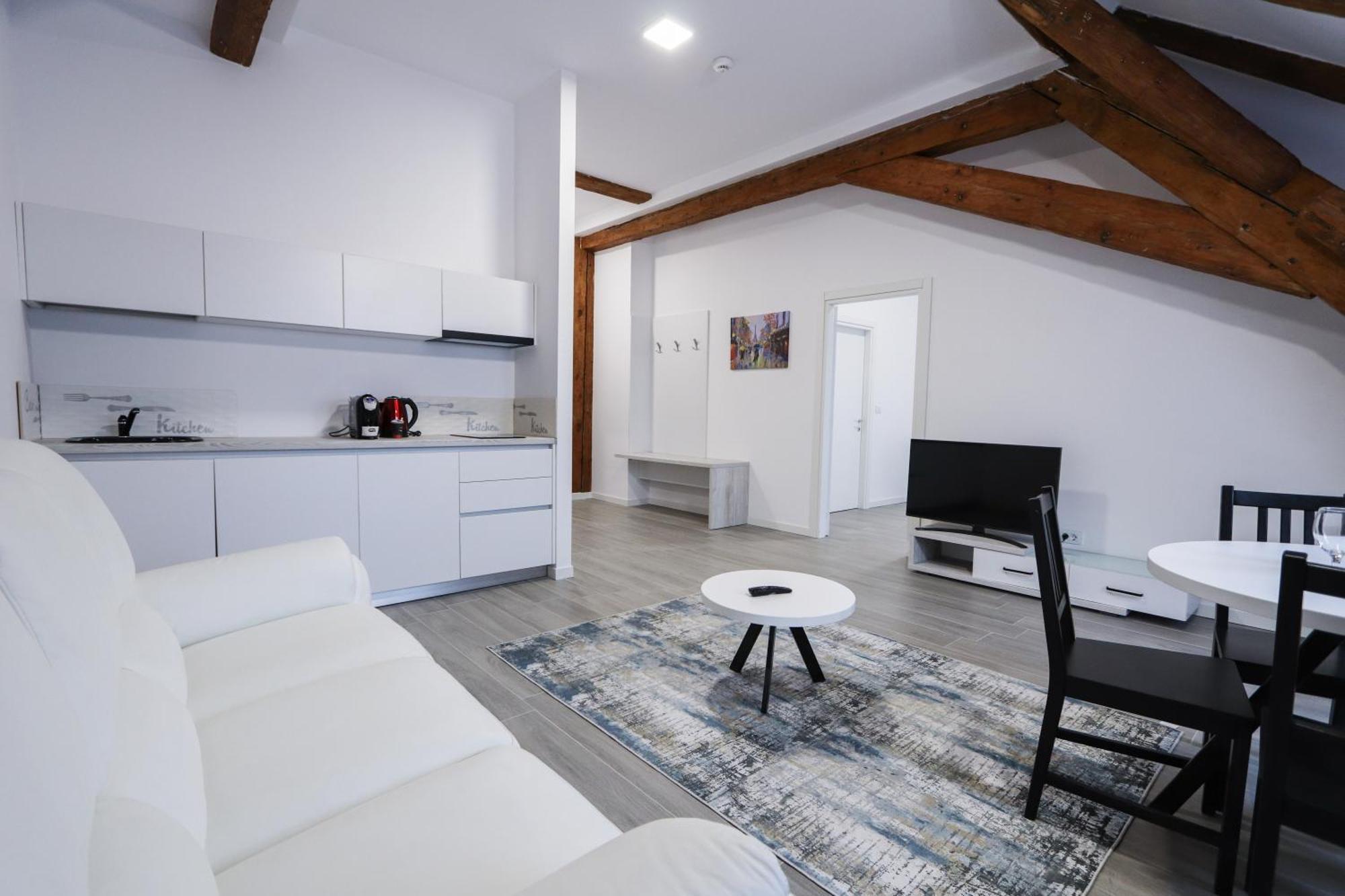 Apartament Palatul Lugoj Zewnętrze zdjęcie